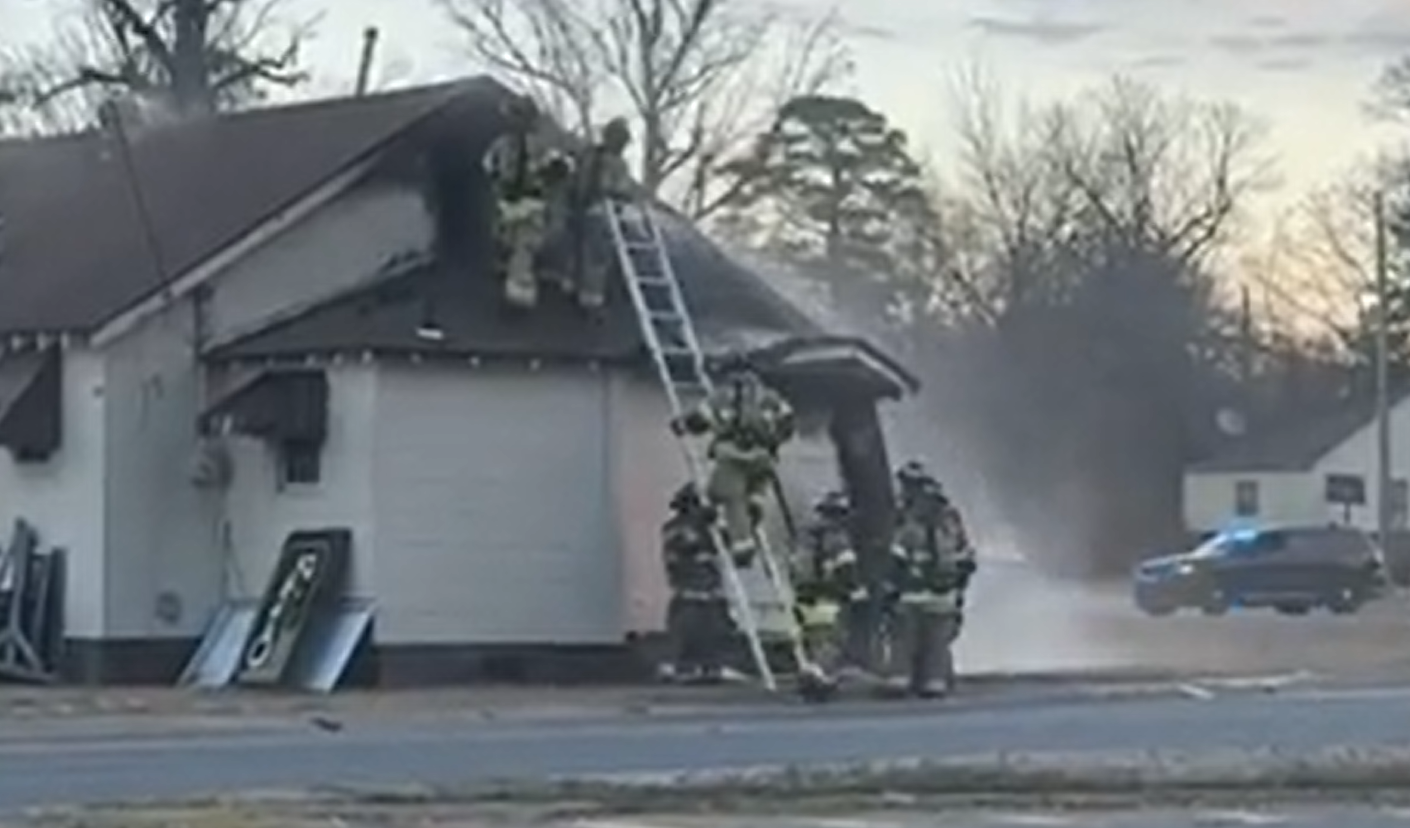 House Fire Erupts In Pine Bluff With Smoke Pouring Out Of Roof ...