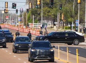 🇺🇸✈️ Presidential Arrival in Memphis ✈️🇺🇸President Donald Trump arriving in Memphis Tennessee on his way to Graceland — becoming only the 2nd sitting president to visit Graceland, honoring the legacy of Elvis Presley and one of America’s most iconic landmarks.