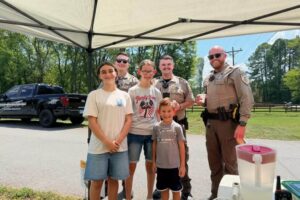 Saline County, Arkansas Patrol Deputies Pause for "Lemonade Stand", Celebrate Young Entrepreneurs