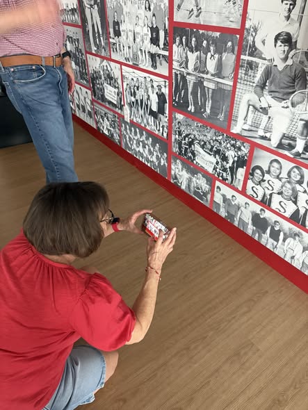 Searcy High School Beta Club Presents Class of 1976 With Searcy School Reunion Tour